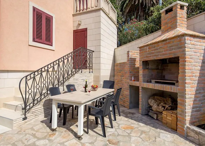 Kaciol بيت ضيافة Veli Lošinj