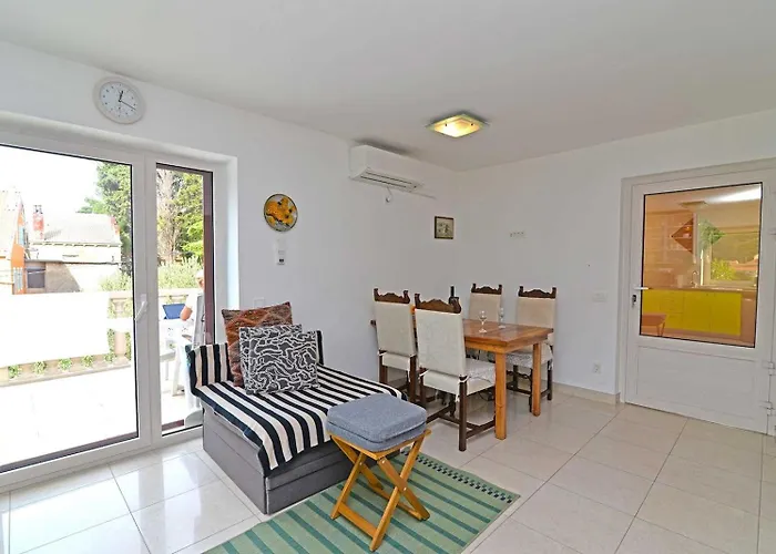 Kaciol بيت ضيافة Veli Lošinj