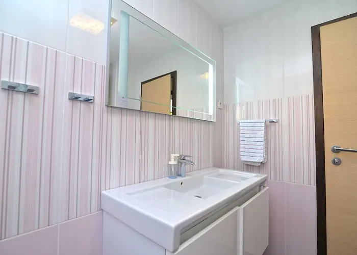 Kaciol بيت ضيافة Veli Lošinj